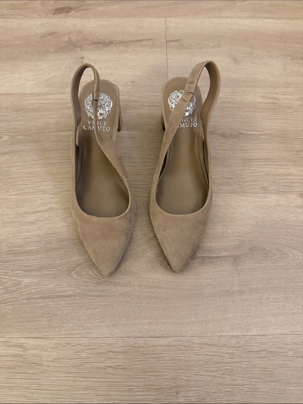 Like new Vince Camuto Suede Slingback Pointed Toe Heels in Tan size 6